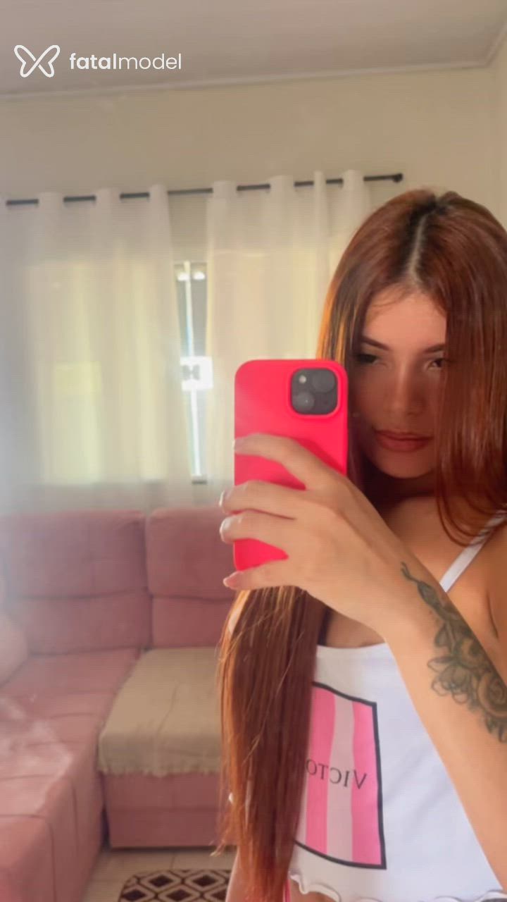 Acompanhante mulher ruiva (o) de olhos castanhos - Kimberly Martinez