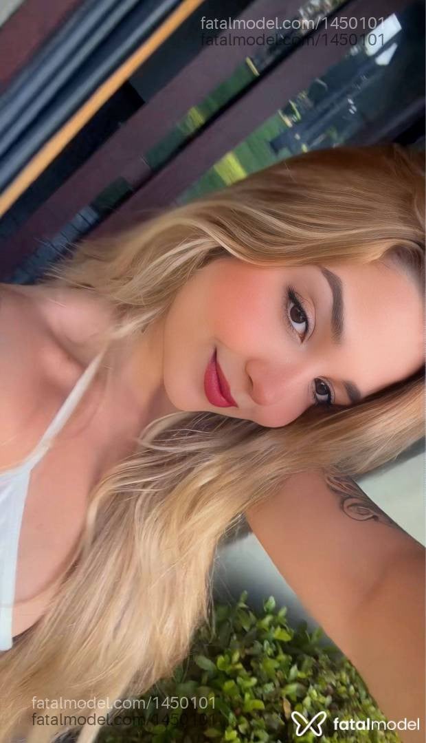 Acompanhante mulher loira (o) de olhos castanhos - Natasha