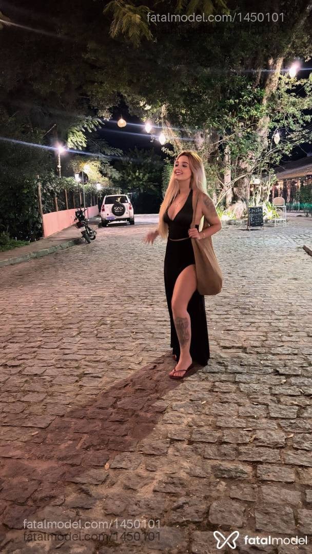 Acompanhante mulher loira (o) de olhos castanhos - Natasha