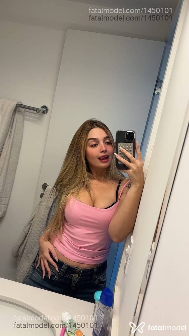 Acompanhante mulher loira (o) de olhos castanhos - Natasha
