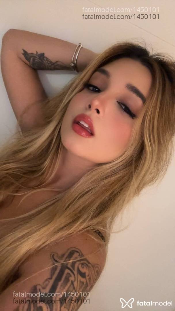 Acompanhante mulher loira (o) de olhos castanhos - Natasha