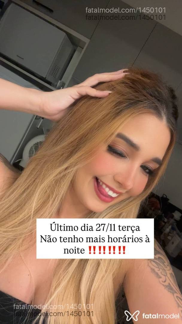 Acompanhante mulher loira (o) de olhos castanhos - Natasha
