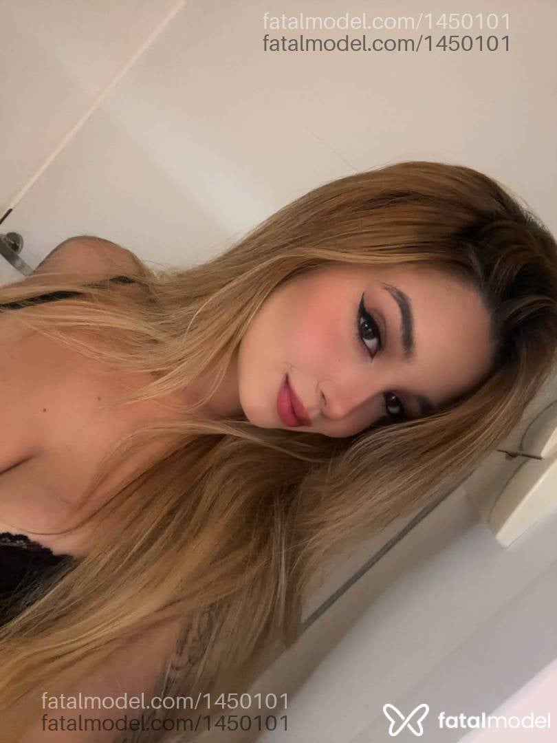 Acompanhante mulher loira (o) de olhos castanhos - Natasha