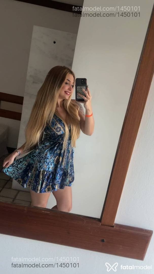 Acompanhante mulher loira (o) de olhos castanhos - Natasha