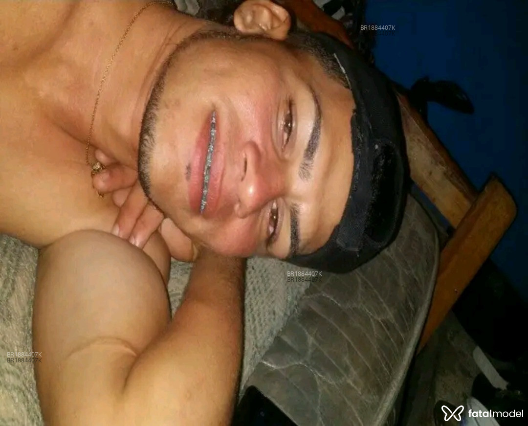 Acompanhante homem com cabelo castanho de olhos mel em Virtual Acompanhante homem com cabelo castanho de olhos mel em Virtual - Leo