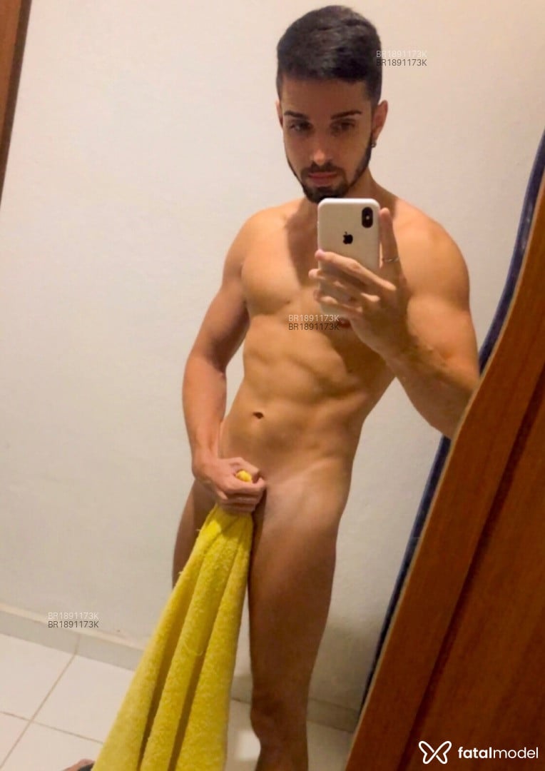 Acompanhante homem com cabelo castanho de olhos castanhos em Rio de Janeiro Acompanhante homem com cabelo castanho de olhos castanhos em Rio de Janeiro - Peter