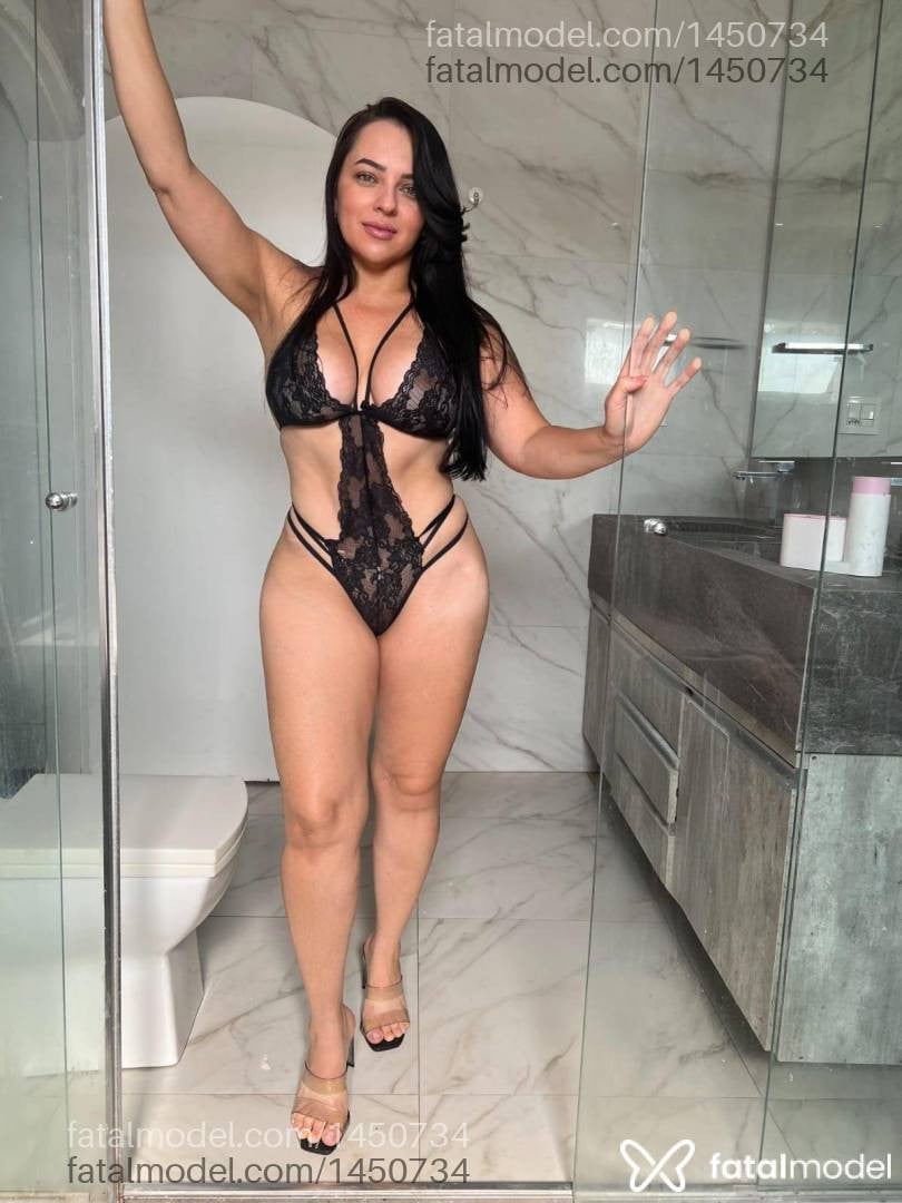 Acompanhante mulher morena (o) de olhos verdes - Suellen
