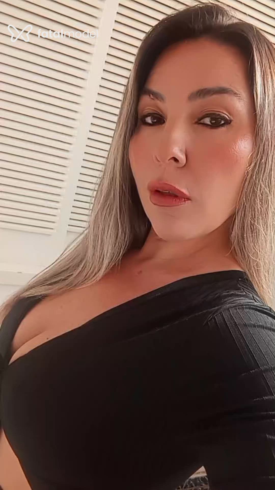 Acompanhante mulher loira (o) de olhos castanhos - Laís Lins Gaúcha