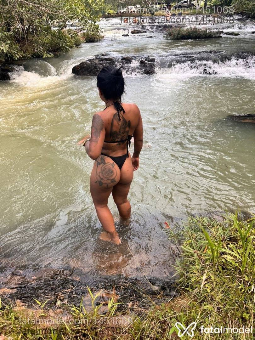 Acompanhante mulher morena (o) de olhos castanhos - Morena