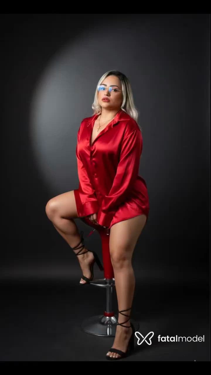 Acompanhante mulher loira (o) de olhos mel - Letícia Sol