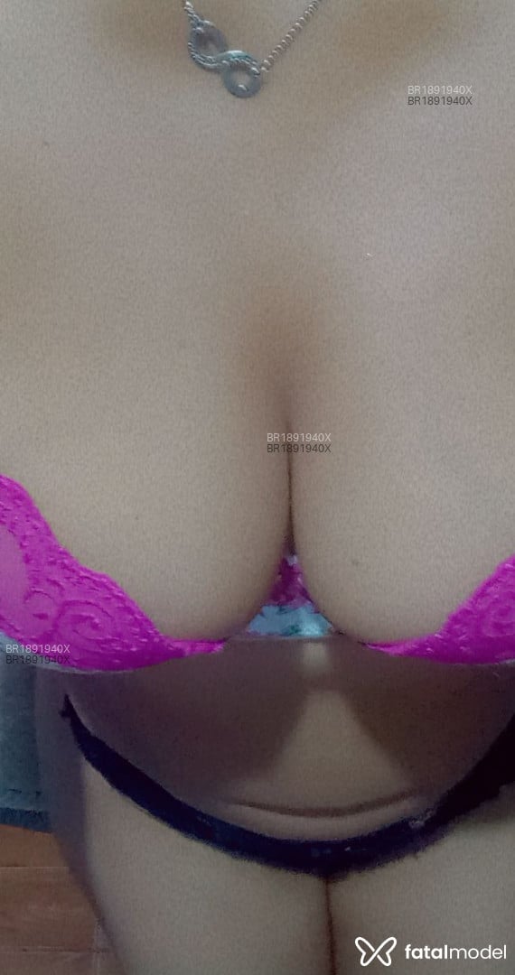 Acompanhante mulher loira (o) de olhos castanhos - Jeniffer Acompanhante mulher loira (o) de olhos castanhos - Jeniffer