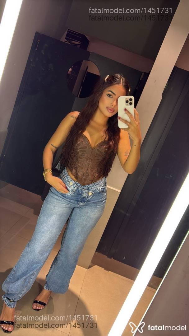 Acompanhante mulher com cabelo castanho de olhos castanhos em Rondonópolis - Bárbara