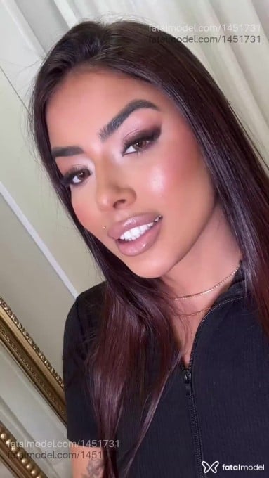 Acompanhante mulher com cabelo castanho de olhos castanhos em Rondonópolis - Bárbara