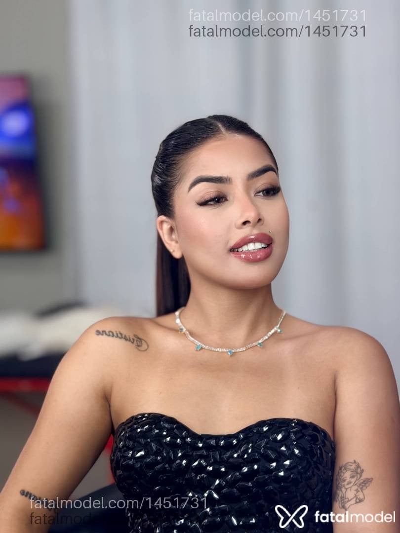 Acompanhante mulher com cabelo castanho de olhos castanhos em Rondonópolis - Bárbara