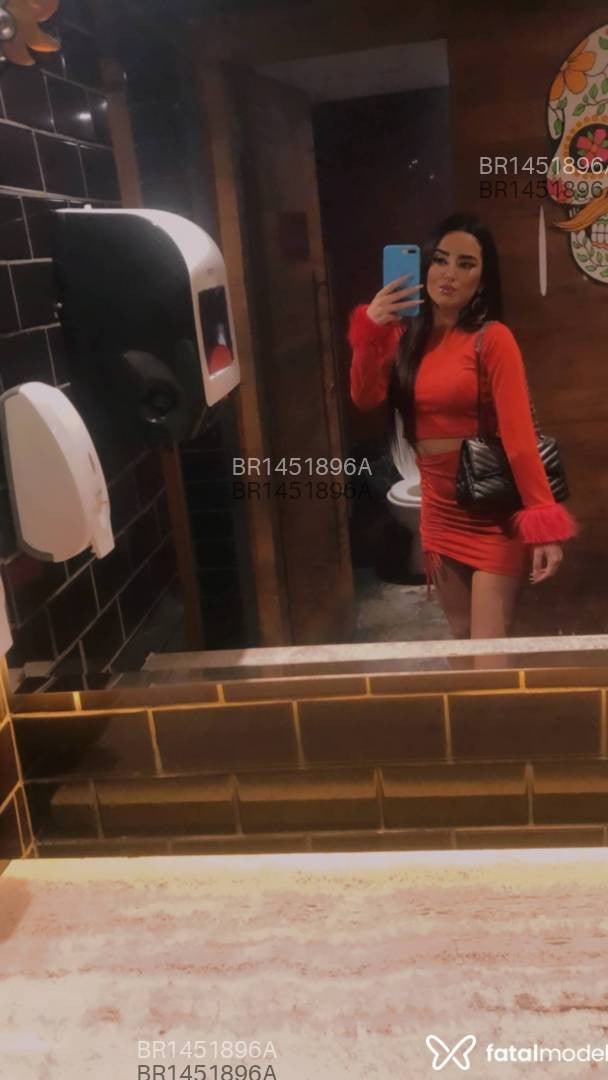 Acompanhante mulher com cabelo castanho de olhos castanhos em Criciúma - Vitória garcia