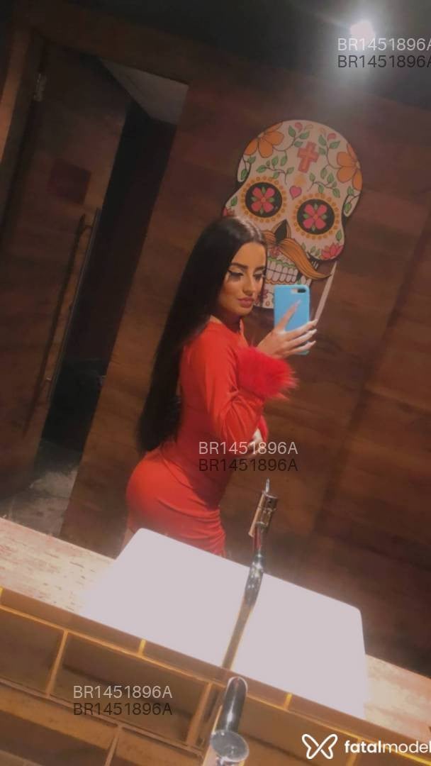 Acompanhante mulher com cabelo castanho de olhos castanhos em Criciúma - Vitória garcia