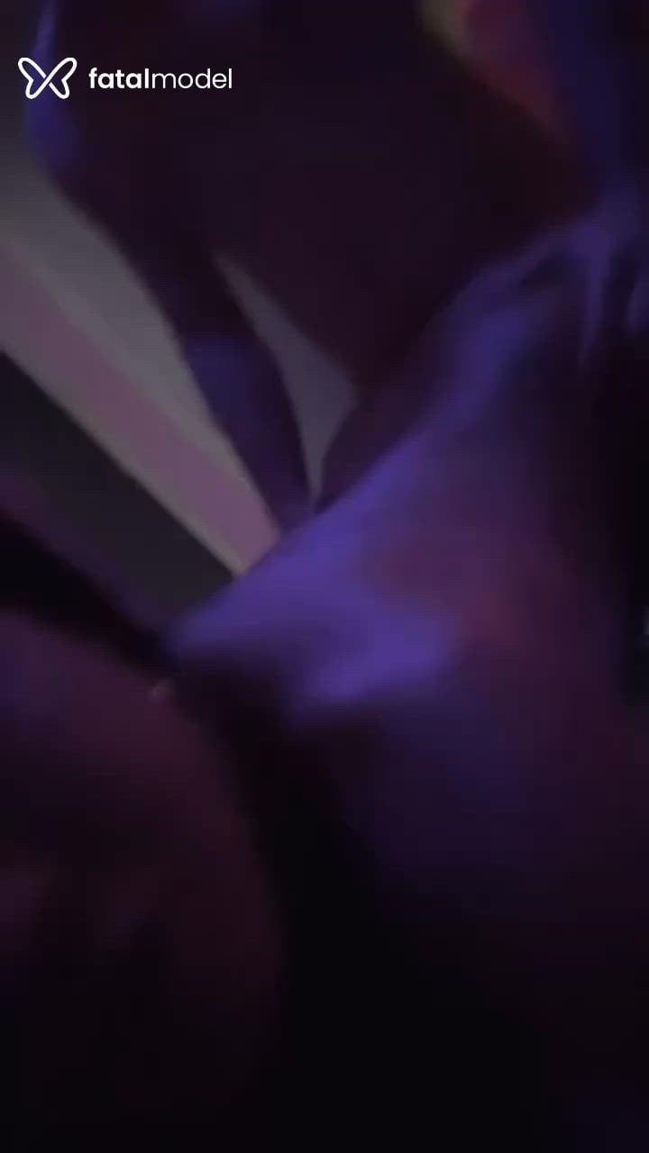Acompanhante mulher trans morena (o) de olhos verdes - Adriélly Bumbumgg