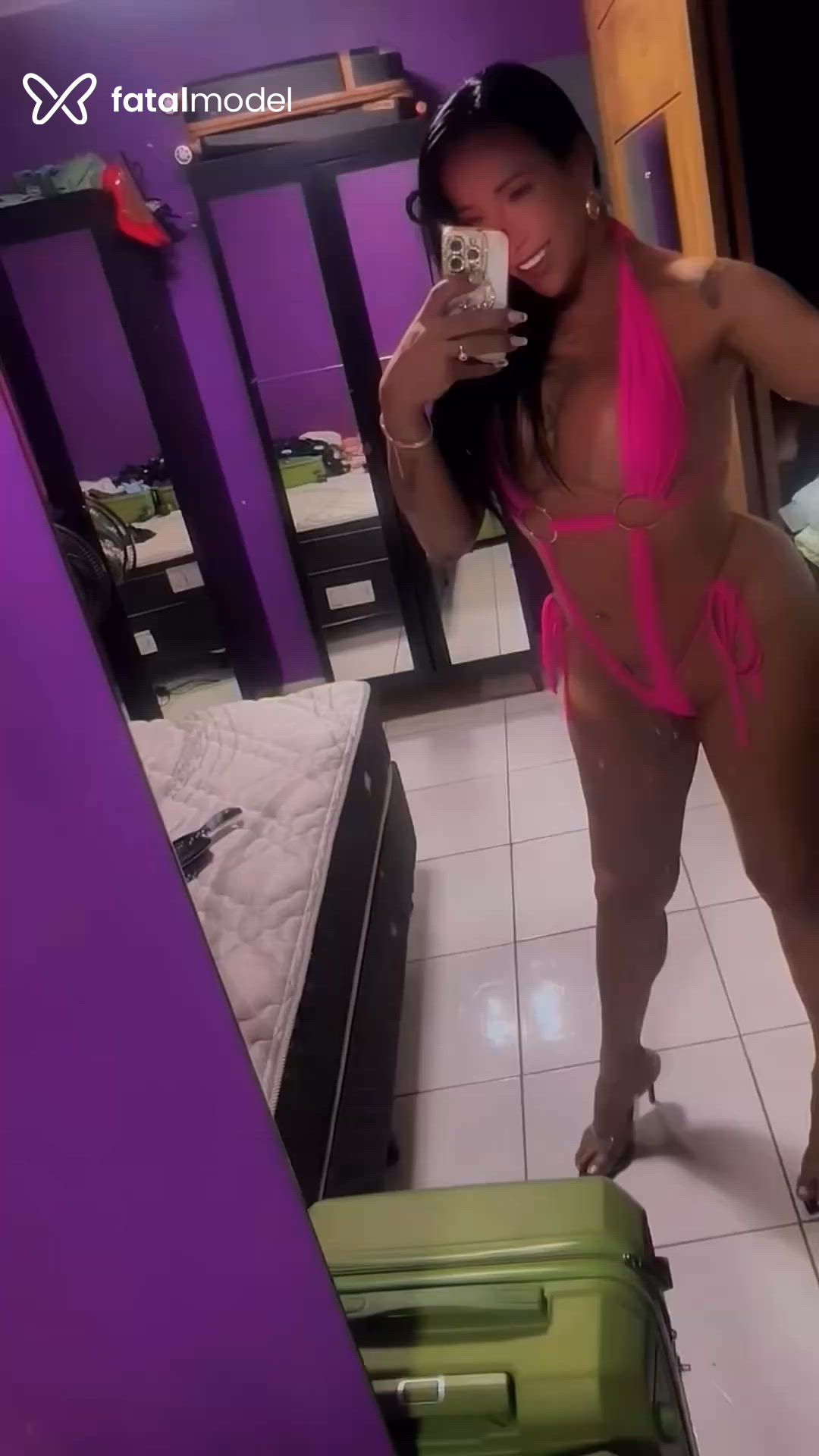 Acompanhante mulher trans morena (o) de olhos verdes - Adriélly Bumbumgg