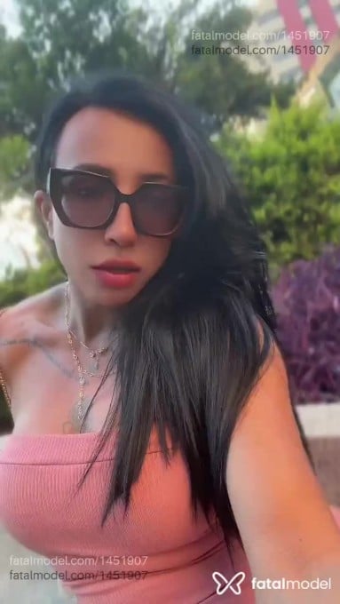 Acompanhante mulher trans morena (o) de olhos verdes em Varginha - Adriélly Bumbumgg
