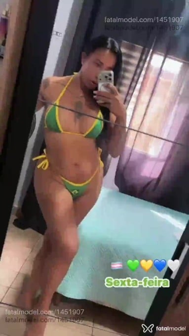 Acompanhante mulher trans morena (o) de olhos verdes em Varginha - Adriélly Bumbumgg