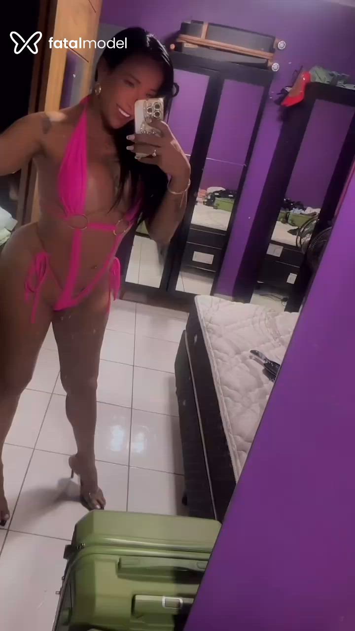 Acompanhante mulher trans morena (o) de olhos verdes - Adriélly Bumbumgg