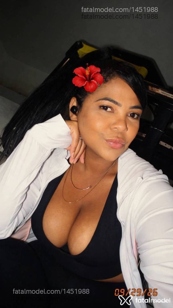 Acompanhante mulher com cabelo castanho de olhos castanhos - Sarah Morena