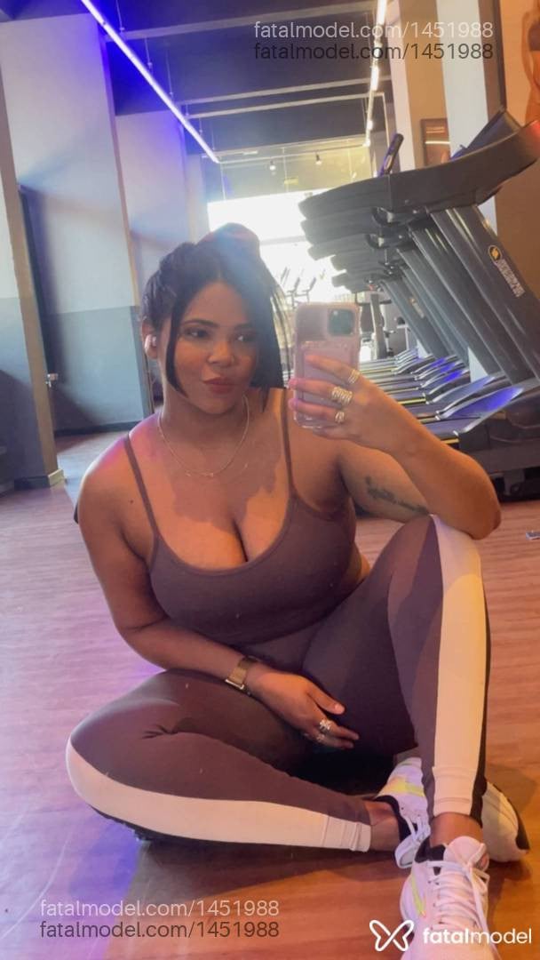 Acompanhante mulher com cabelo castanho de olhos castanhos em Bagé Acompanhante mulher com cabelo castanho de olhos castanhos em Bagé - Sarah Morena