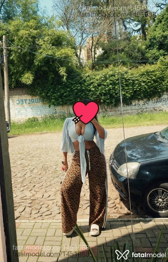 Acompanhante mulher com cabelo castanho de olhos castanhos - Sarah Morena