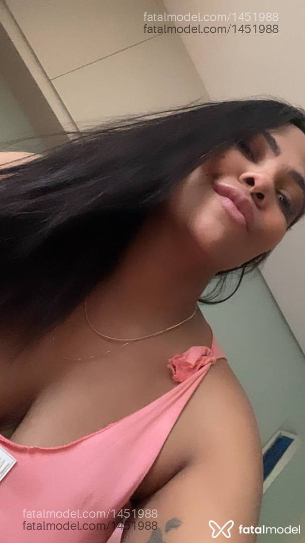 Acompanhante mulher com cabelo castanho de olhos castanhos em Bagé Acompanhante mulher com cabelo castanho de olhos castanhos em Bagé - Sarah Morena