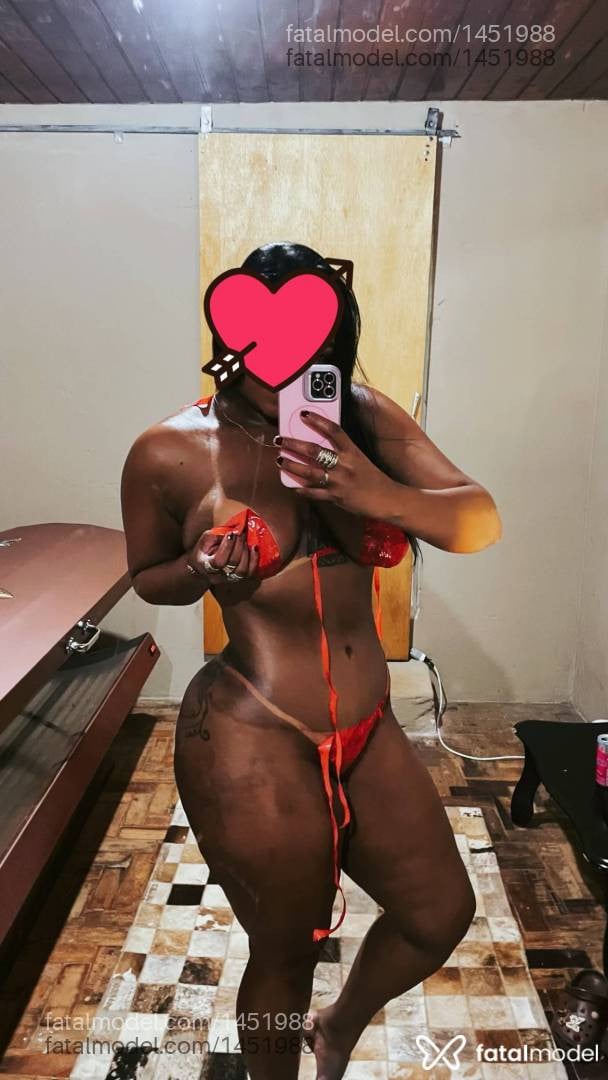 Acompanhante mulher com cabelo castanho de olhos castanhos - Sarah Morena