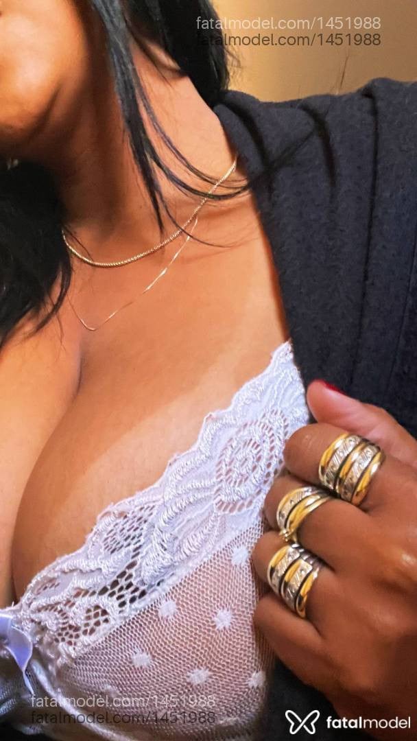 Acompanhante mulher com cabelo castanho de olhos castanhos - Sarah Morena