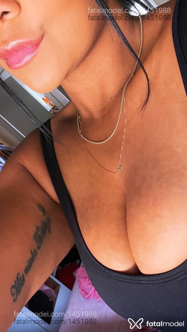 Acompanhante mulher com cabelo castanho de olhos castanhos - Sarah Morena