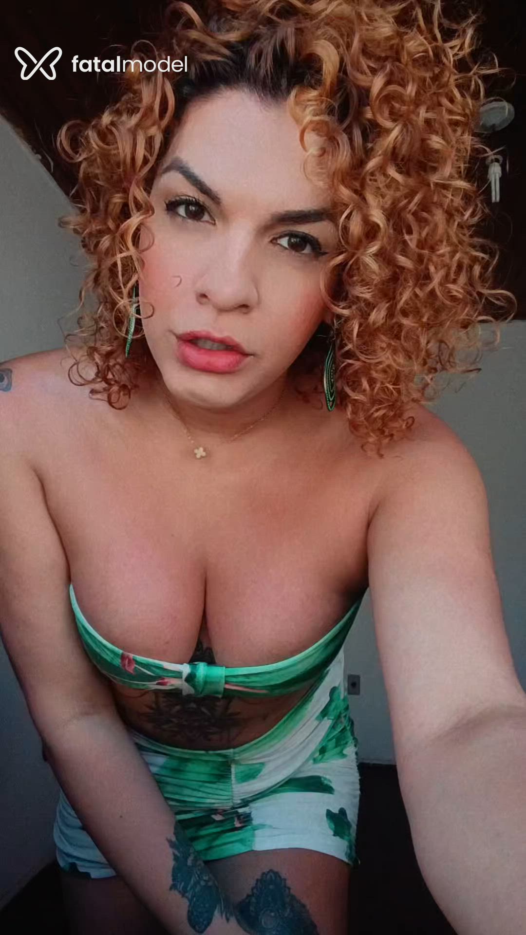Acompanhante mulher trans ruiva (o) de olhos castanhos - ProfessoraGisele