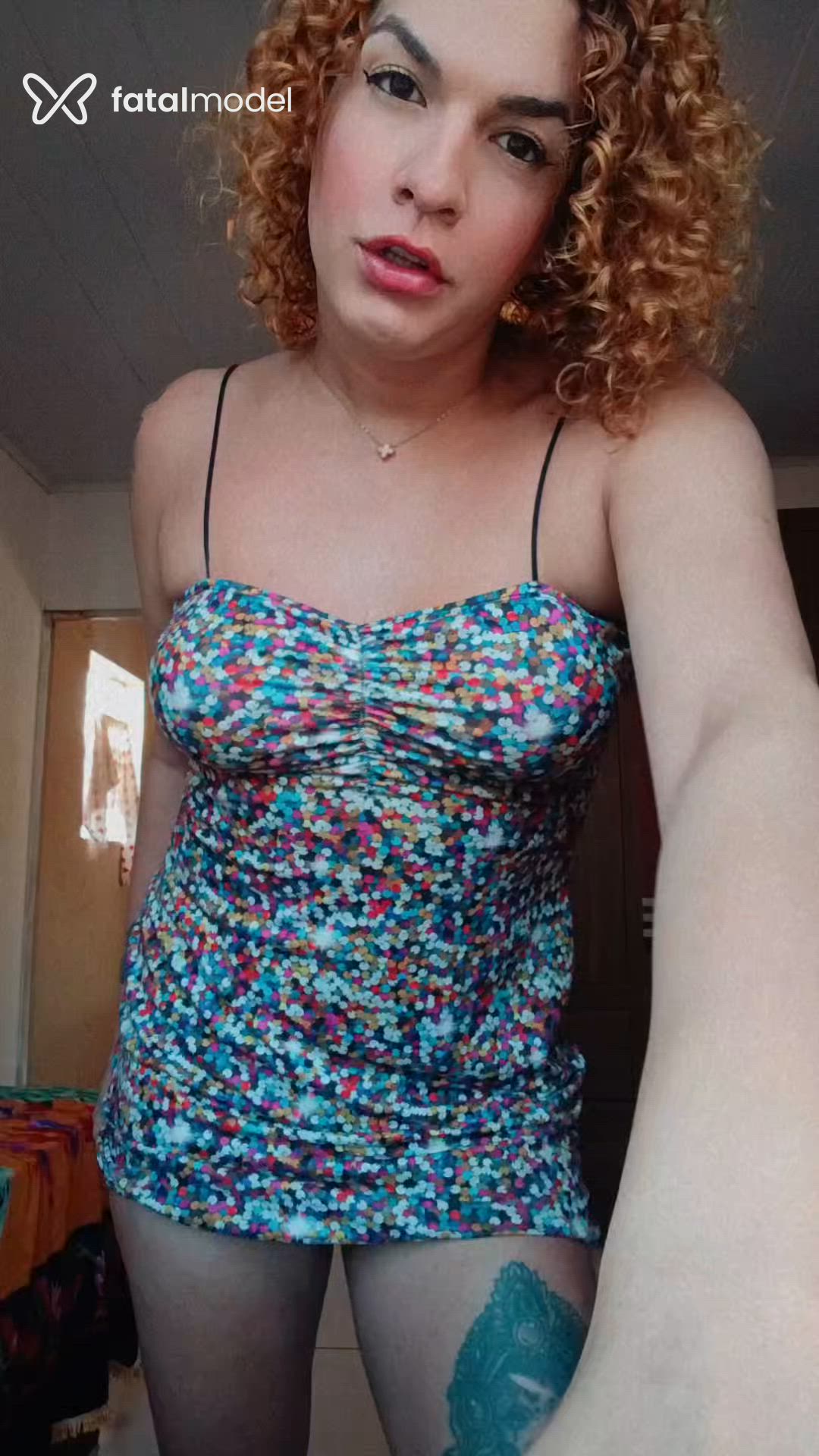 Acompanhante mulher trans ruiva (o) de olhos castanhos - ProfessoraGisele