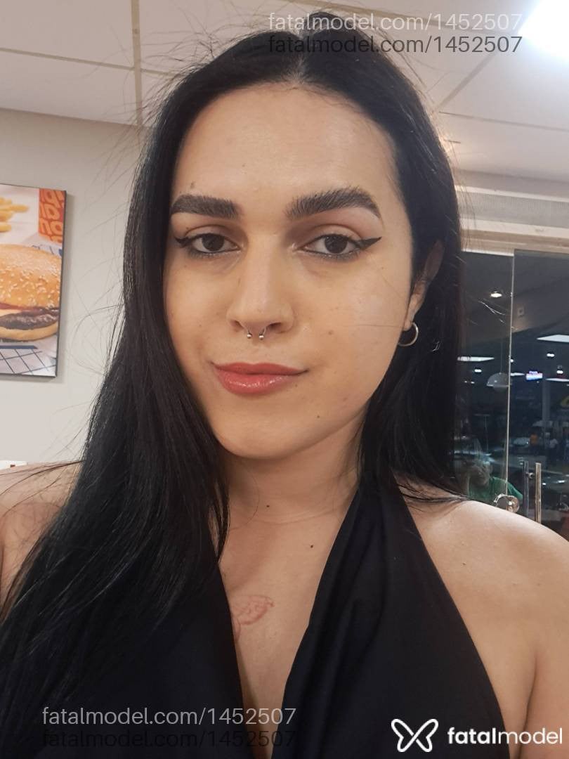 Acompanhante mulher trans com cabelo castanho de olhos castanhos - Jessica Veloso