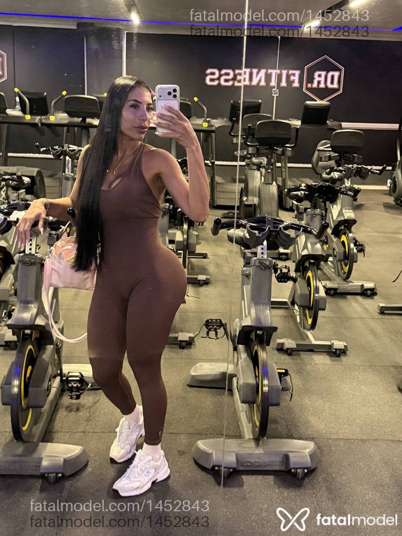 Acompanhante mulher morena (o) de olhos pretos - Aisha milano