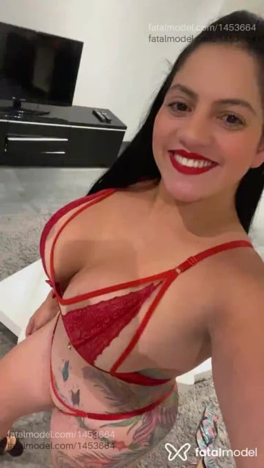 Acompanhante mulher morena (o) de olhos pretos - Melina Acompanhante mulher morena (o) de olhos pretos - Melina