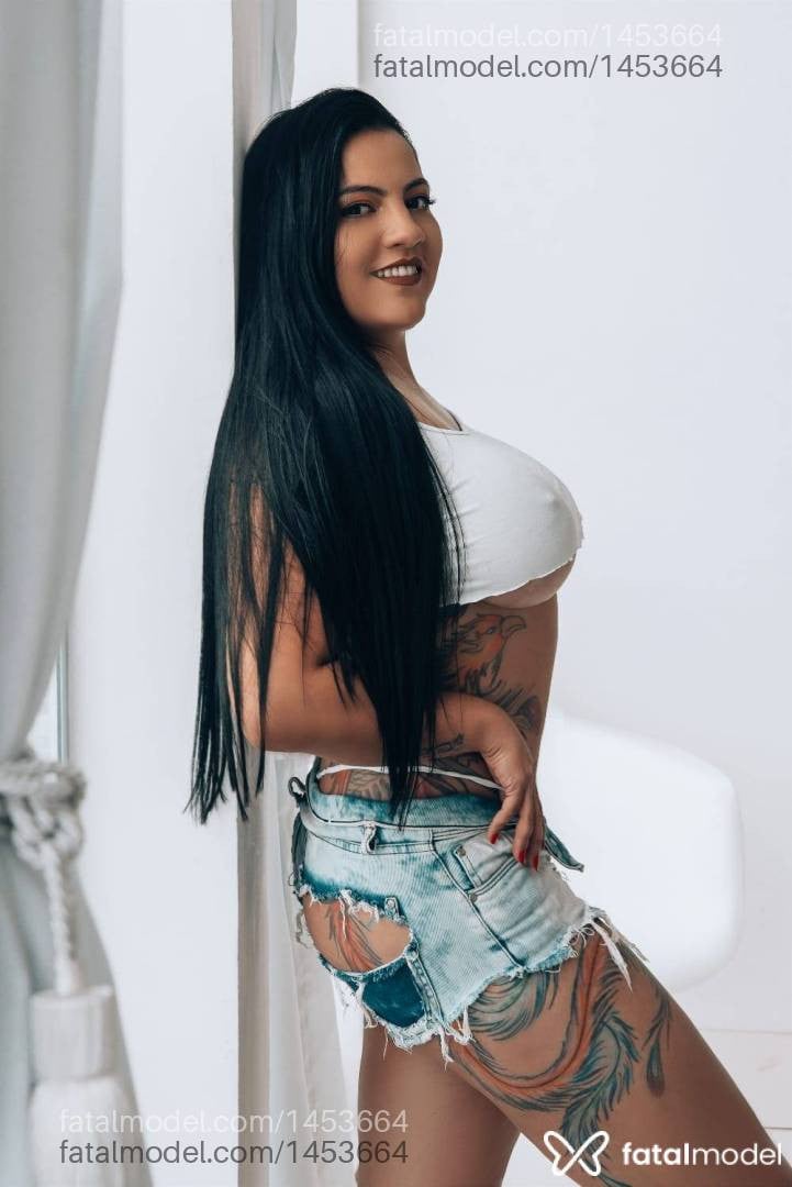 Acompanhante mulher morena (o) de olhos pretos - Melina Acompanhante mulher morena (o) de olhos pretos - Melina