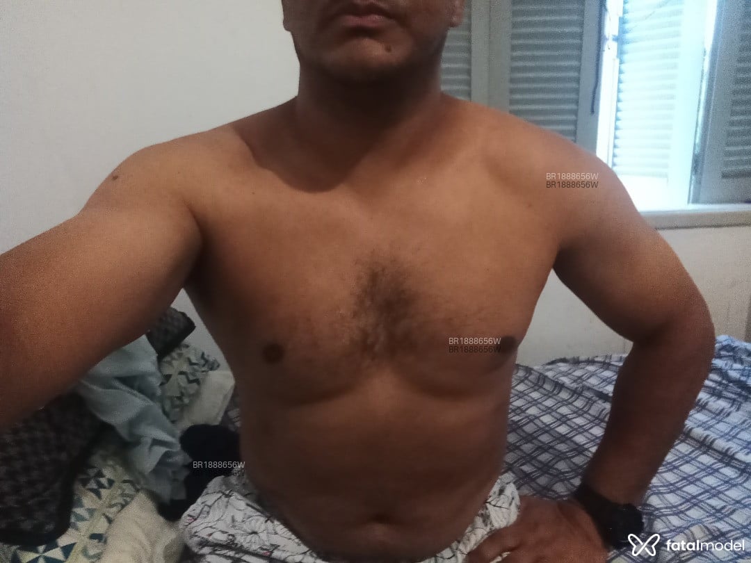 Acompanhante homem morena (o) de olhos castanhos em Porto Alegre - Geison