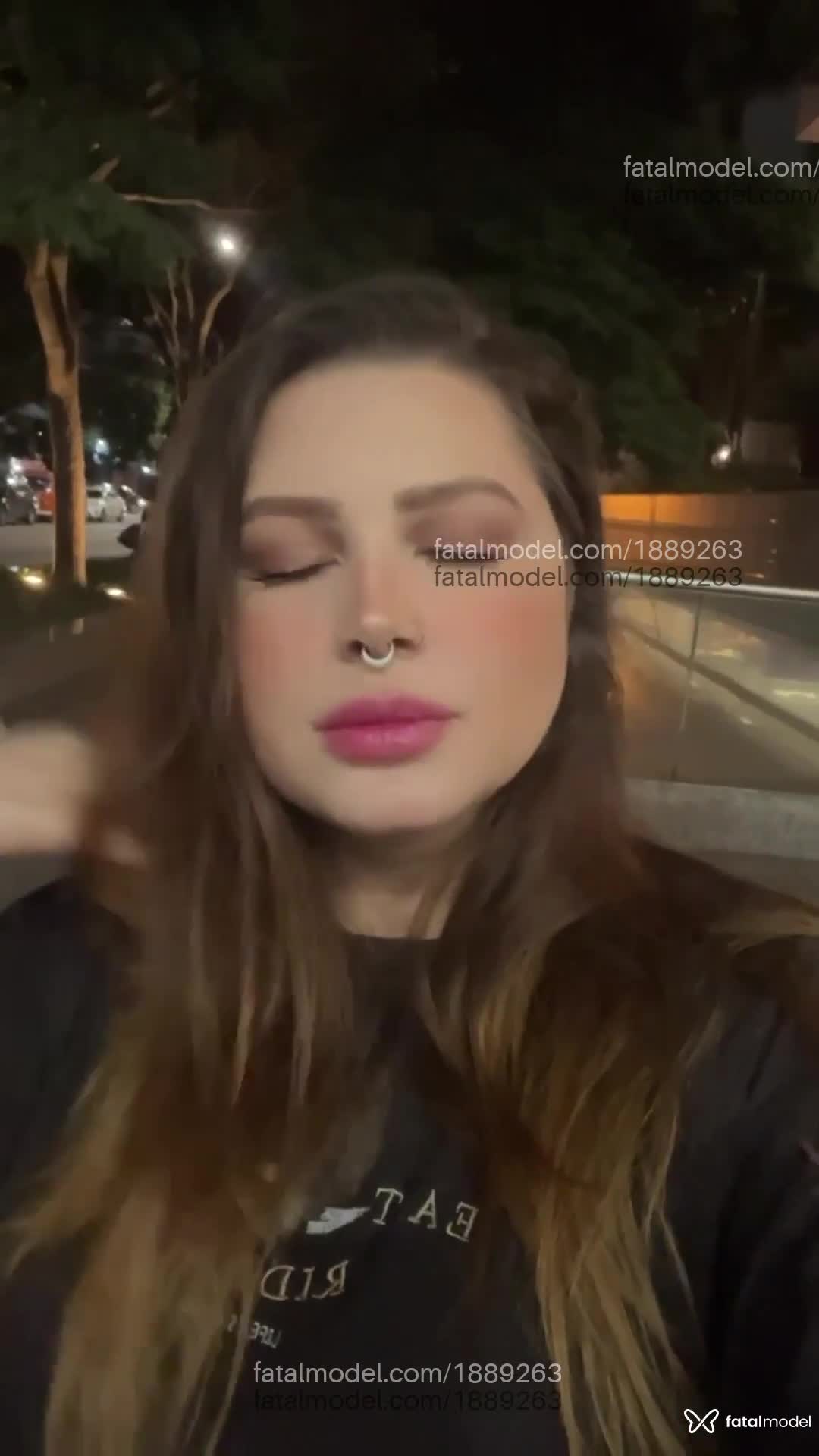 Acompanhante mulher com cabelo castanho de olhos castanhos em São Paulo Acompanhante mulher com cabelo castanho de olhos castanhos em São Paulo - Loren