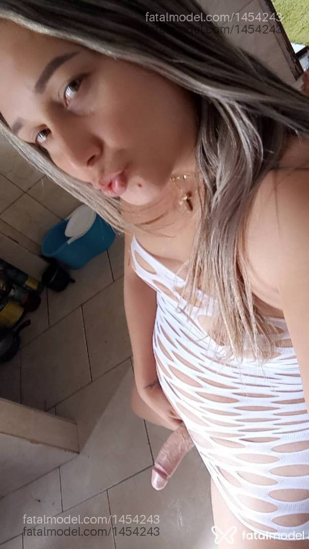 Acompanhante travesti loira (o) de olhos verdes - Carol