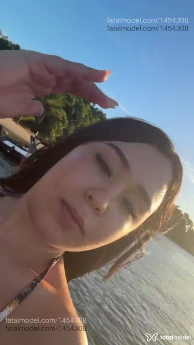 Acompanhante mulher morena (o) de olhos castanhos - Tubarão Acompanhante mulher morena (o) de olhos castanhos - Tubarão