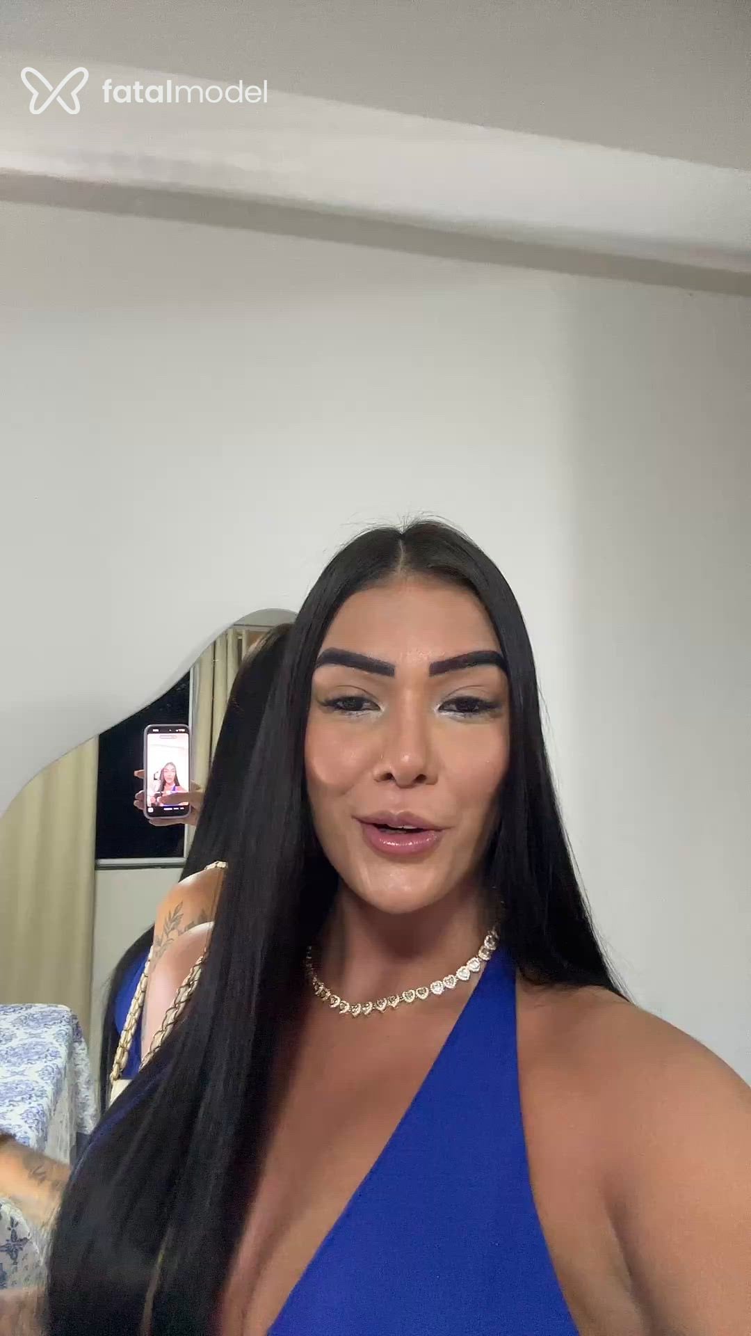 Acompanhante mulher morena (o) de olhos pretos - Athena