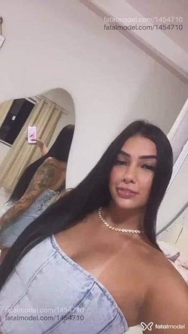 Acompanhante mulher morena (o) de olhos pretos - Athena
