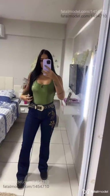 Acompanhante mulher morena (o) de olhos pretos - Athena