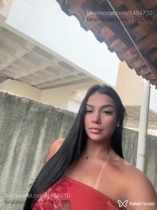 Acompanhante mulher morena (o) de olhos pretos - Athena