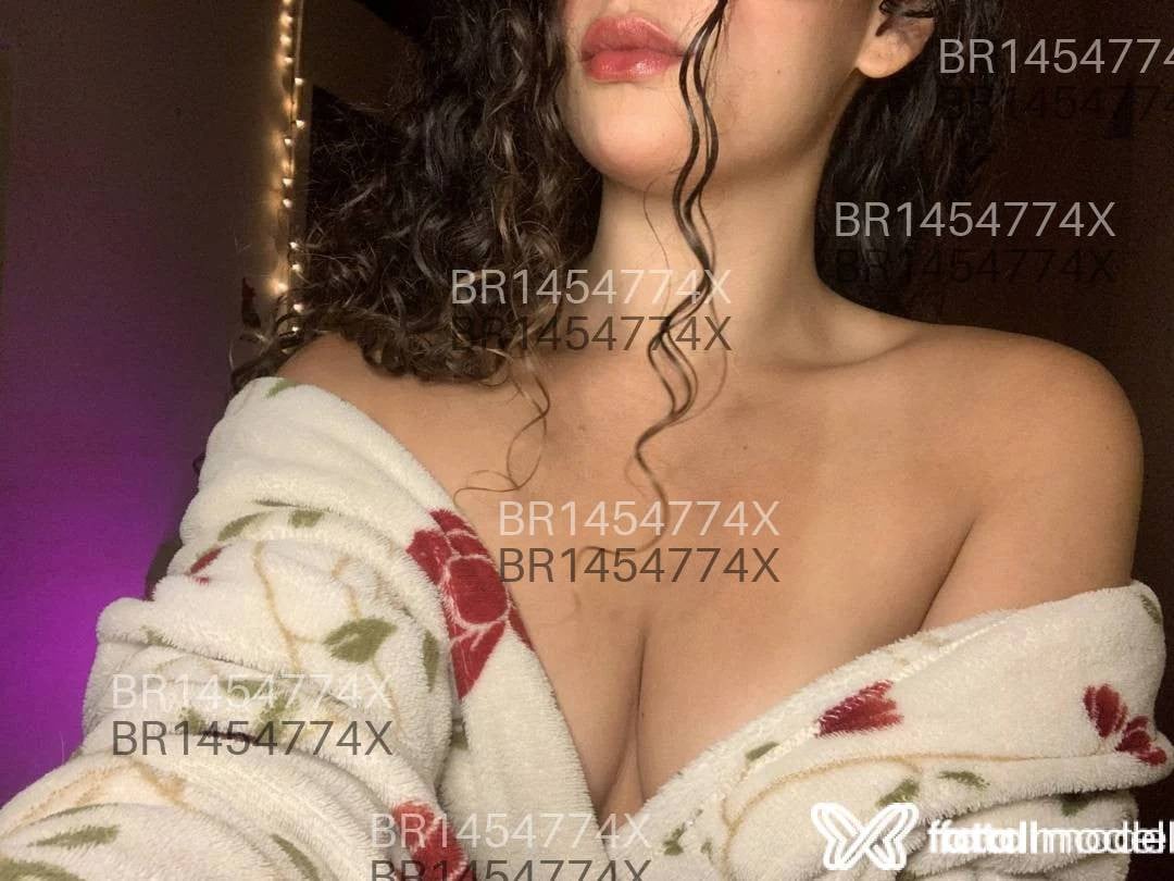 Acompanhante mulher com cabelo castanho de olhos castanhos em Belo Horizonte - Mel Bonucci