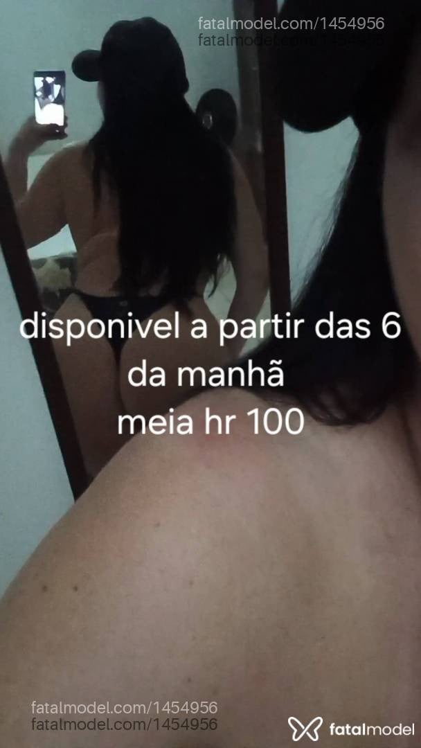 Acompanhante mulher com cabelo castanho de olhos pretos - Roberta