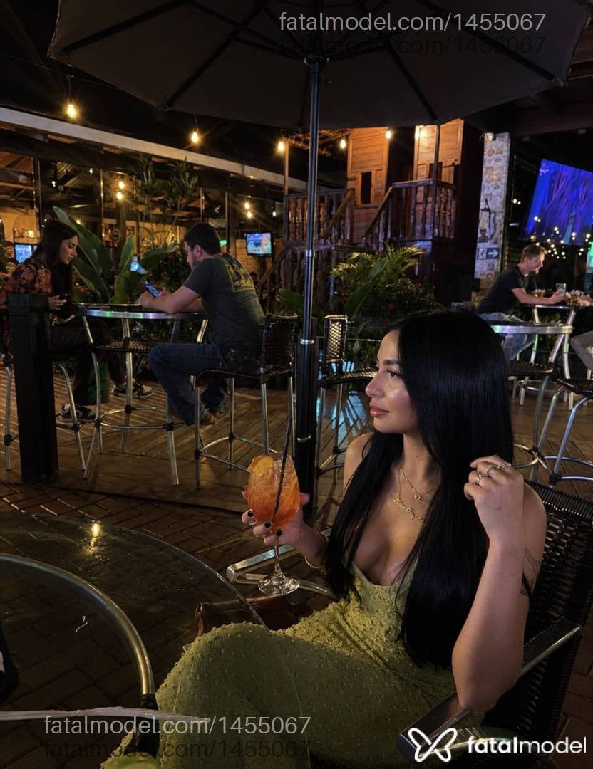 Acompanhante mulher morena (o) de olhos castanhos - Melissa