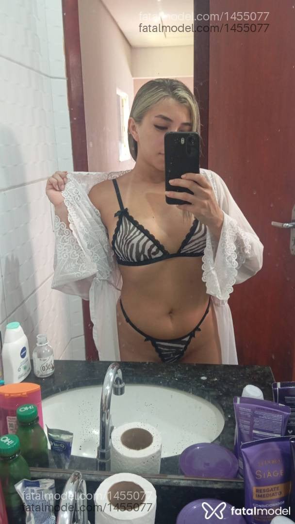 Acompanhante mulher com cabelo castanho de olhos castanhos - Leila Albuquerque
